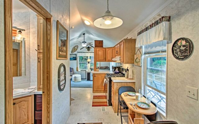 Woodsy Packwood Haven w/ Golf Course Access!