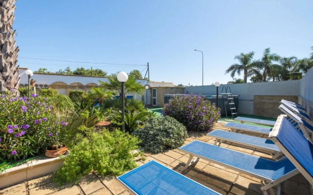 Sirena Apartment in Luxury Villa With Shared Pool