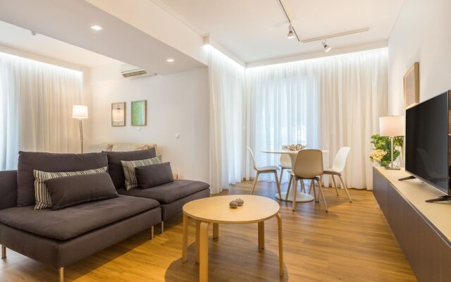 Elegant apartment w great balcony in Vouliagmeni