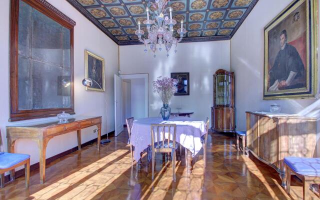 PANORAMIC 9 WINDOWS OVER GRANDCANAL, 3 bed, 2 bath