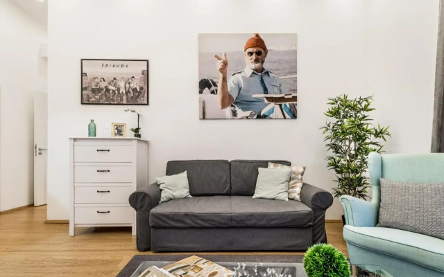 Hello Downtown Apartment - Movie