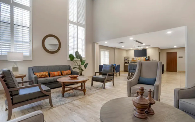 Comfort Suites near Birkdale Village- Huntersville