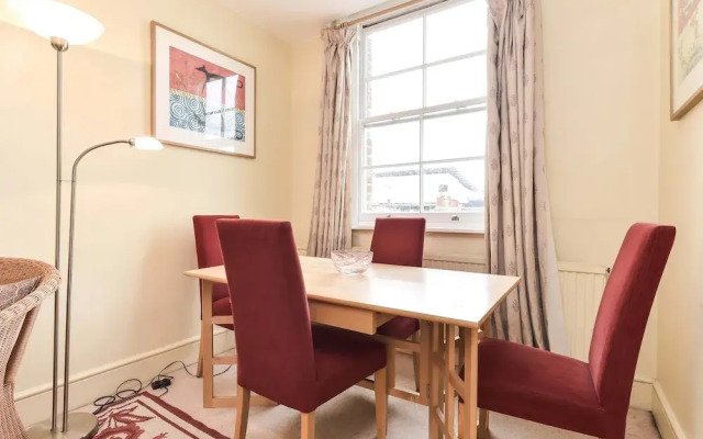 Smart 2 bedroom flat near Pimlico Tube