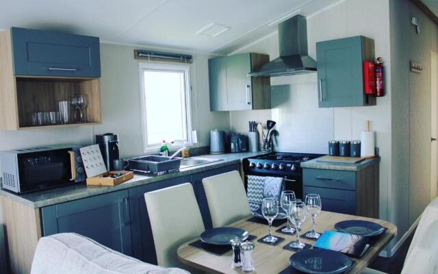 J2 static caravan at Fairway Holiday Park