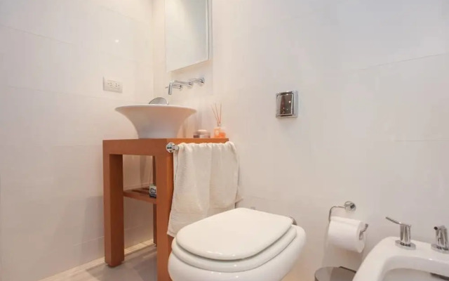 Beautiful and sunny studio by Sofacama