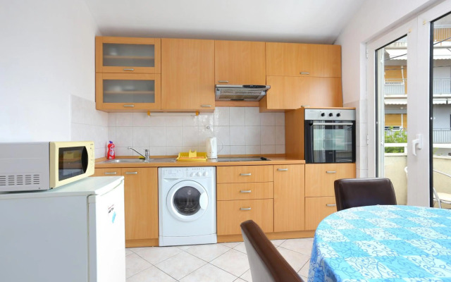 Apartments with a parking space Split - 19039