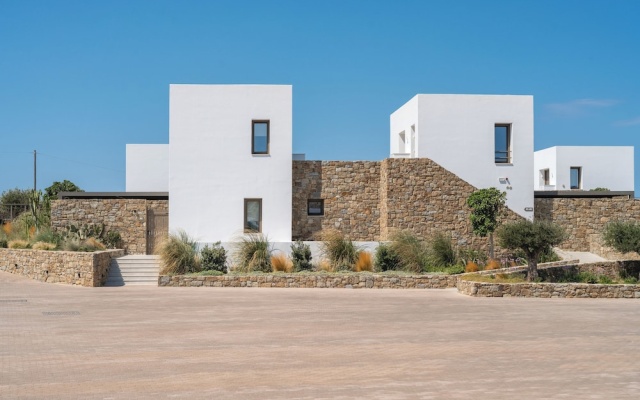 Omvrodektis Village