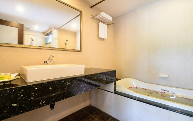 Patong Lodge Hotel