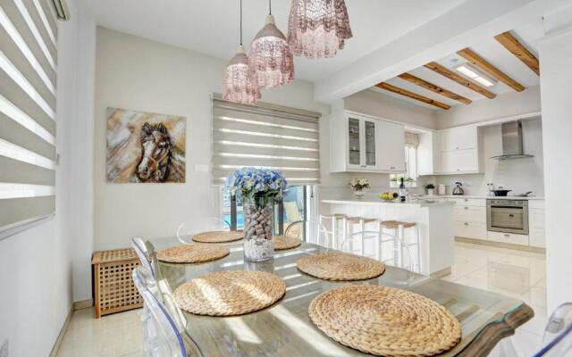 SunnyVillas: 3BR Super Cozy Villa☆Private Pool☆BBQ - Villa Falcon