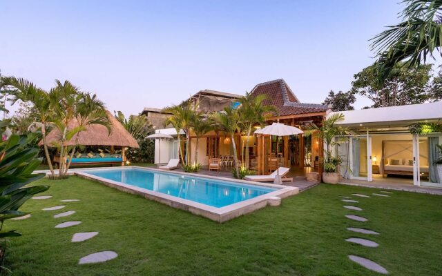 Luxury 4 Bedroom Villa With Private Pool, Bali Villa 2067