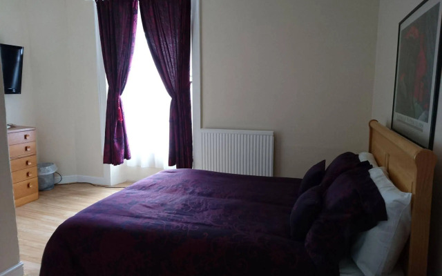 Dee Hotel