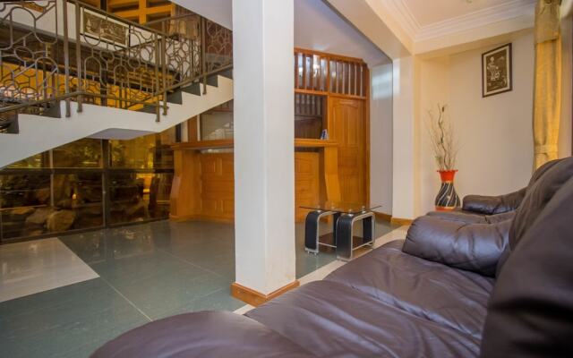 Crown Suites Hotel