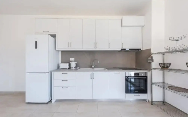 Urban Scene - Free Parking