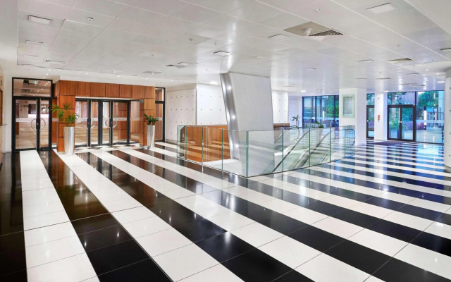 Novotel London West