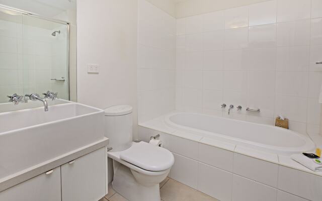 Waterfront Melbourne Apartments