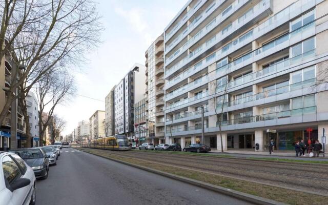 LovelyStay - 1BR Flat with Stunning Views over Porto