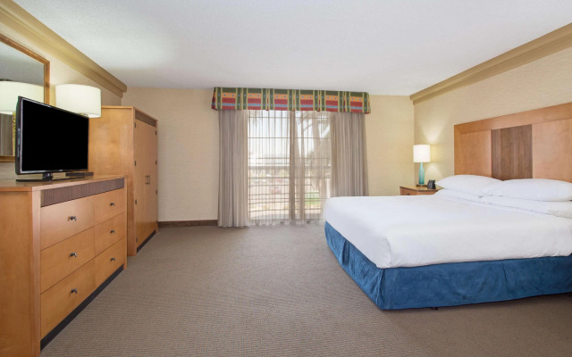 Embassy Suites by Hilton Phoenix Biltmore