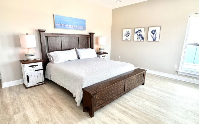 Salty Dog 5 Bedroom Home by RedAwning