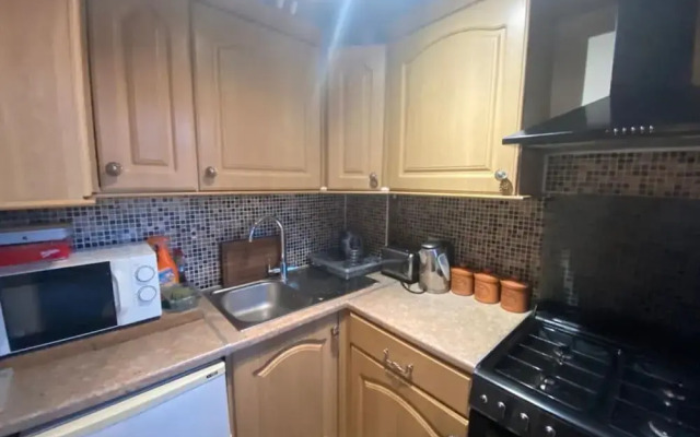 2-bed Apartment in High Wycombe Private Garden