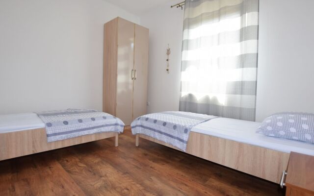 Apartment in Pula With Bbq, Parking, AC