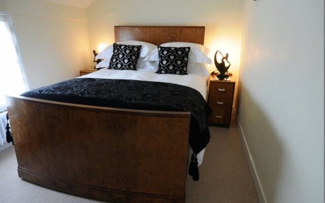 Radnor House