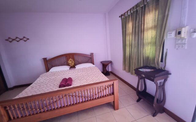 Sawasdee Sichang Resort