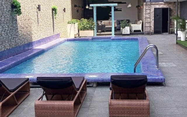Platinum Cocotiers Hotel