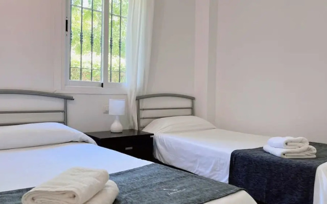 Spacious Poolside 3 Bedroom F-5