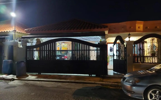 Hermosa casa urbanización Jardines del Norte