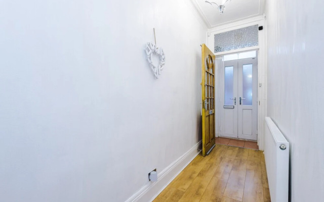 The Seedley 4 Bedroom House - Salford