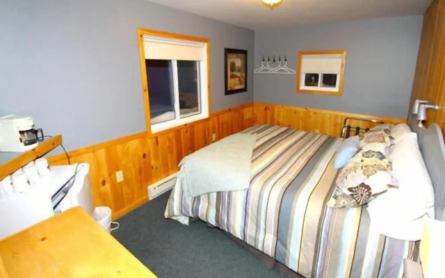 Spectacle Lake Lodge