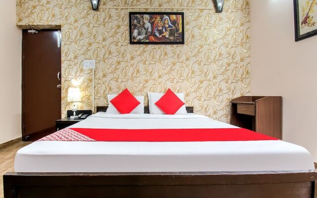 Oyo 60880 Grand Imperia Inn