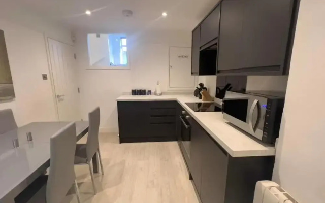 Apartmentsleeps8-wifi-famillyfriendly-citycentre