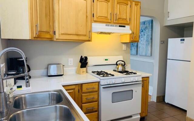 Stunning Bungalow next to UNC - Free Cruiser Bikes!