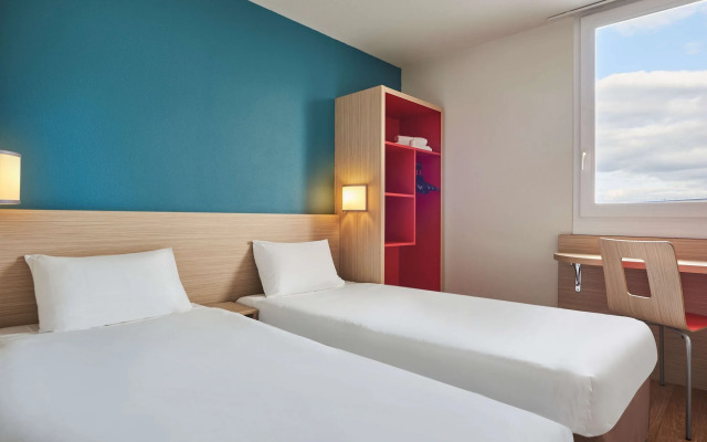 Kyriad Direct Mont De Marsan - St Avit