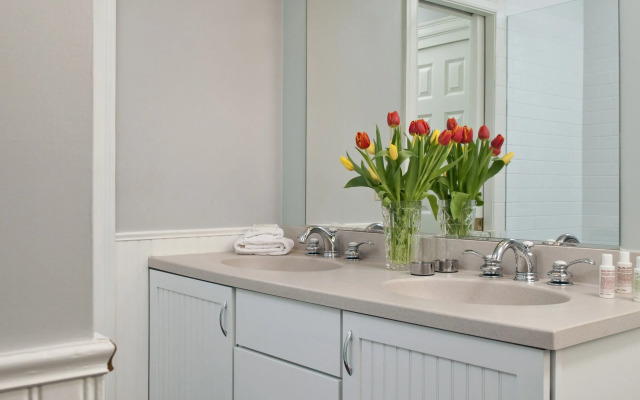 The Inn at English Meadows