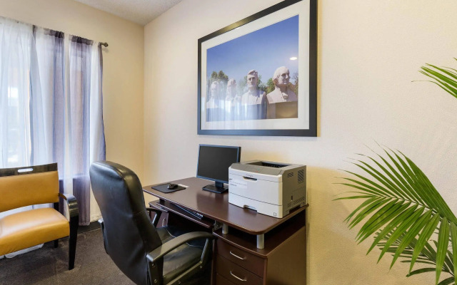 Quality Inn & Suites West Chase