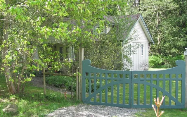 Wisteria Honeymoon Cottage - Suite of Angels
