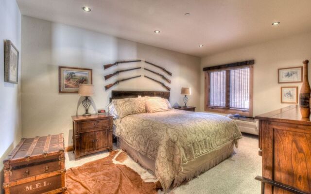 Ridge Court Barrel Relax in Private Hot Tub
