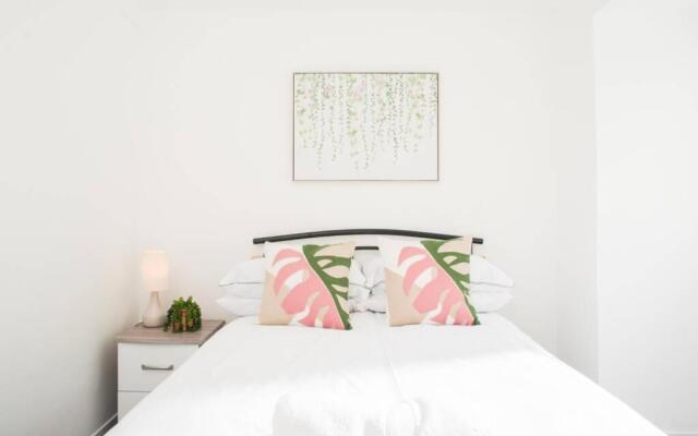 Brynglas Newport flat sleeps 8 - Mycityhaven