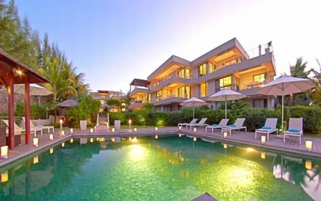 Bon Azur Beachfront Suites & Penthouses