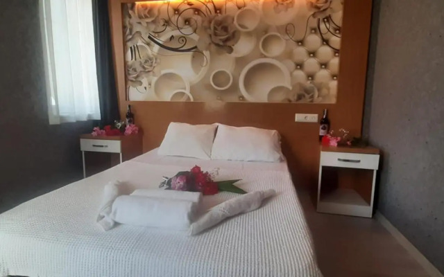 Anita Kemer Noch Hotel