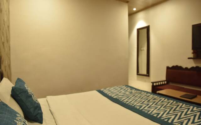 Itsy Hotels Crystal Palace Shimla With Valley View