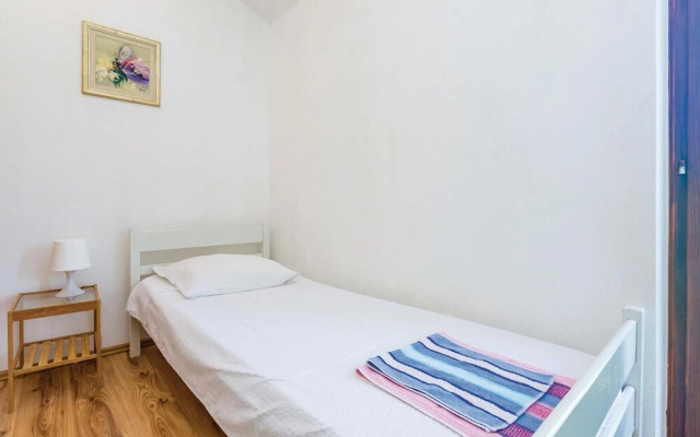 Stunning Apartment in Pinezici With 2 Bedrooms and Wifi