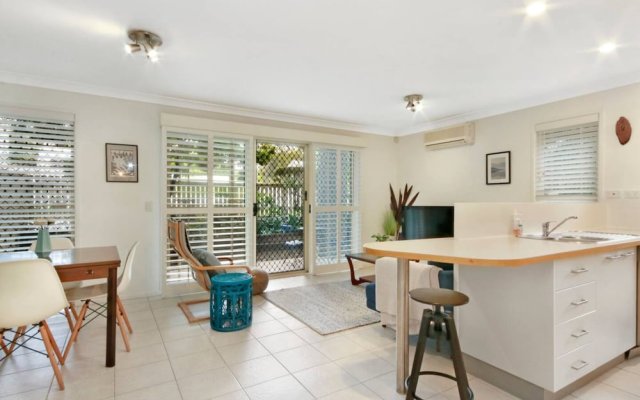 Spacious Inner South Townhouse Apartment Near to the CBD