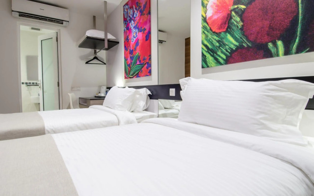 12FLY Hotel