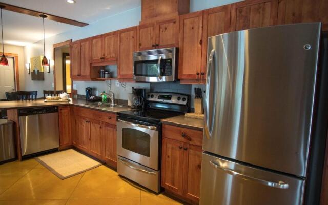 Cedar House Restaurant & Chalets