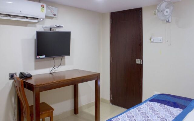 Collection O 5072 Padmini Hotel