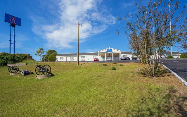 Motel 6-Vicksburg, MS