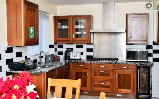 stylish 6 bed home